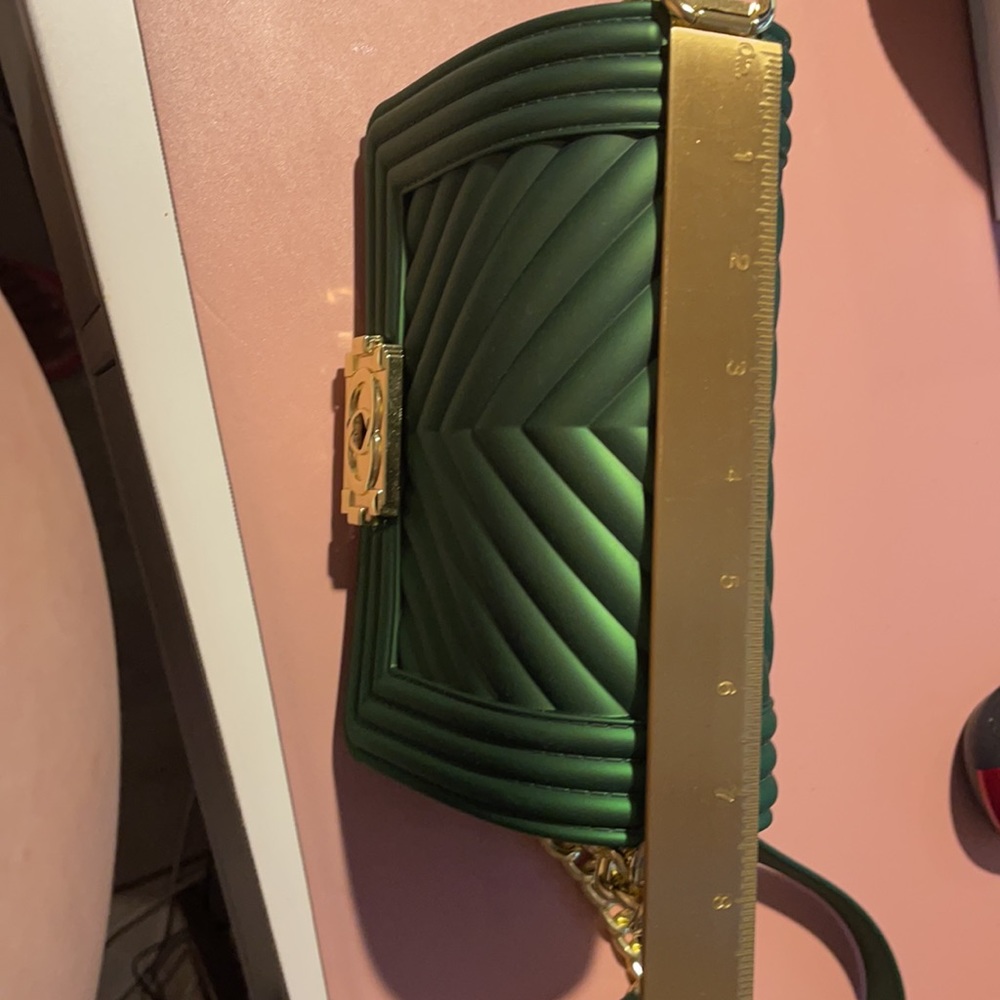 Handbags - Picture 7 of 11